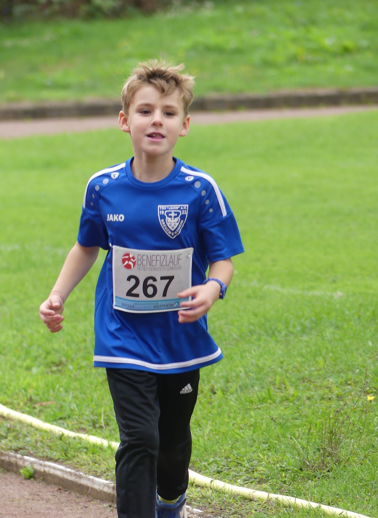 Bild vom 13. Benefizlauf im Jahr 2022. Dies ist das 61. Bild.